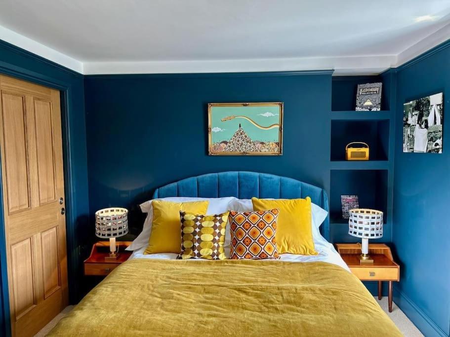 Stylish Retro Hotel Room Above Pub شيبتون ماليت المظهر الخارجي الصورة